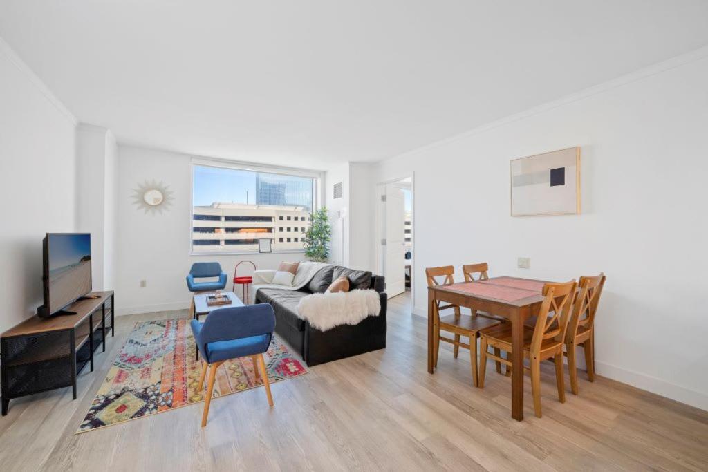 2br 3ba Beachfront Cozysuites At Showboat *